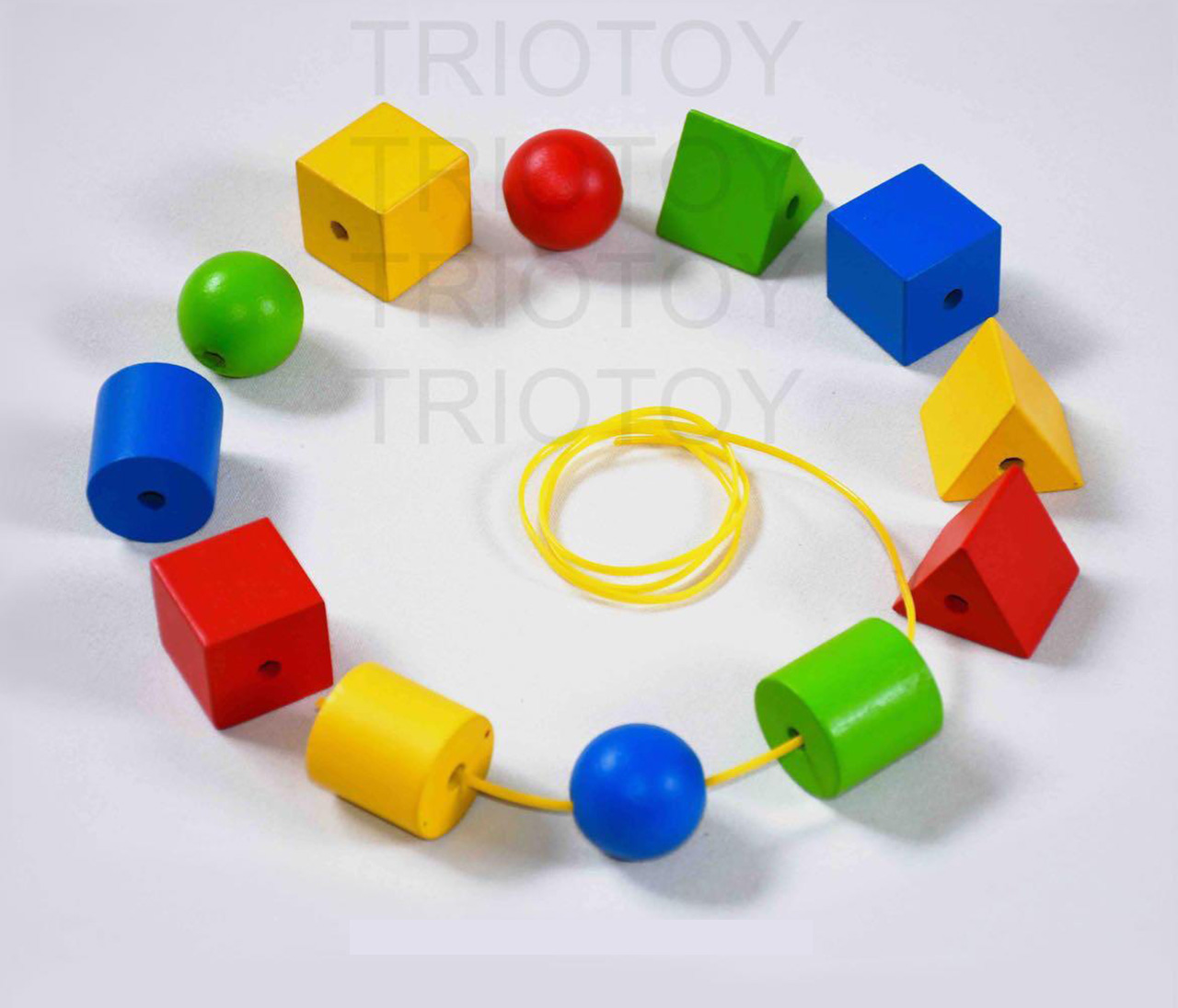 figuras en madera y cuerda